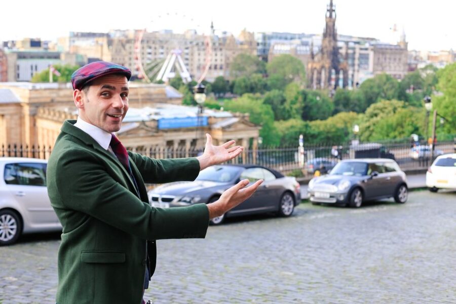 Edinburgh: Mountebank Comedy Walk - A comedy tour with real Edinburgh content