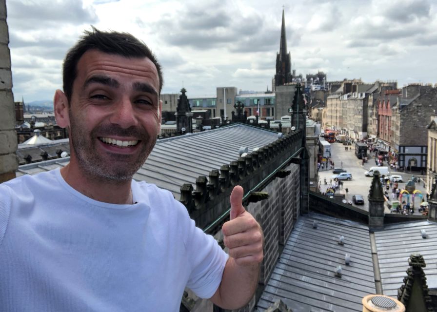 Edinburgh: Mountebank Comedy Walk - Bran the dog adds an unexpected second act