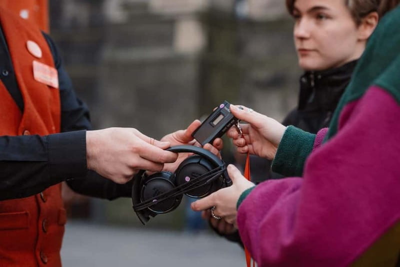 Edinburgh: Multi-Sensory Old Town Historical Walking Tour - Old Town closes, wynds, and everyday lives