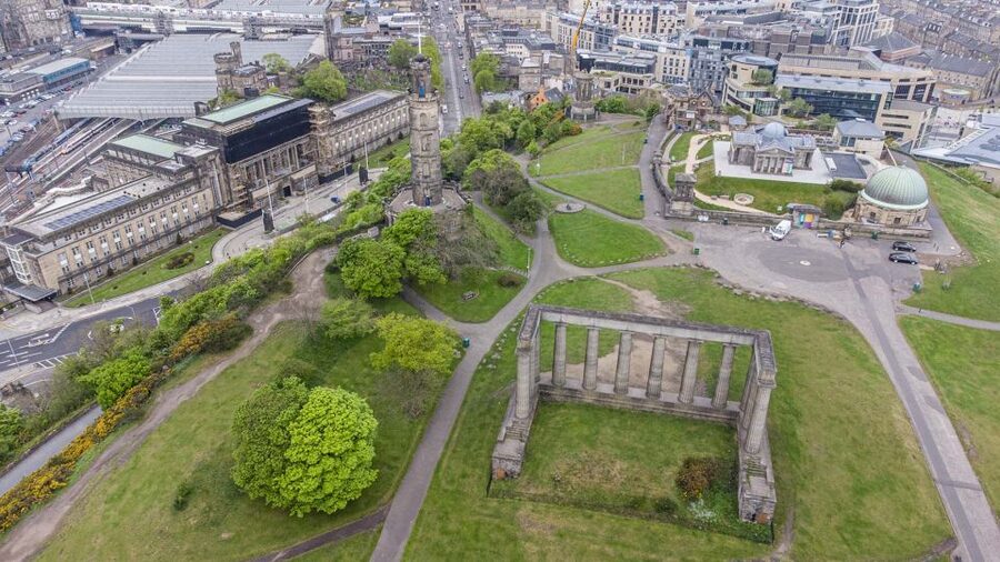 Edinburgh: Old Town History Walking Tour - Edinburgh Castle from the Old Town