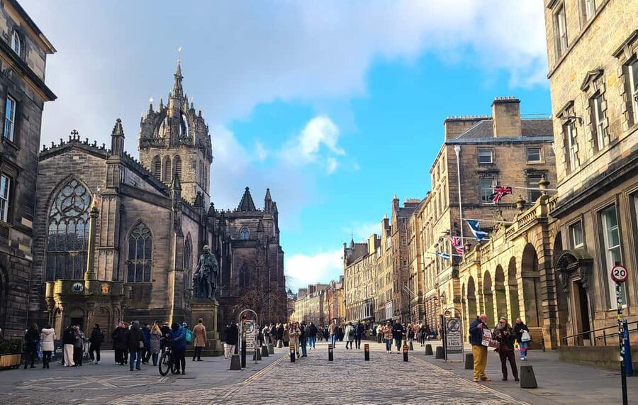 Edinburgh: Private Walking Tour in French with Clémentine - Why this private French tour works well in Edinburgh