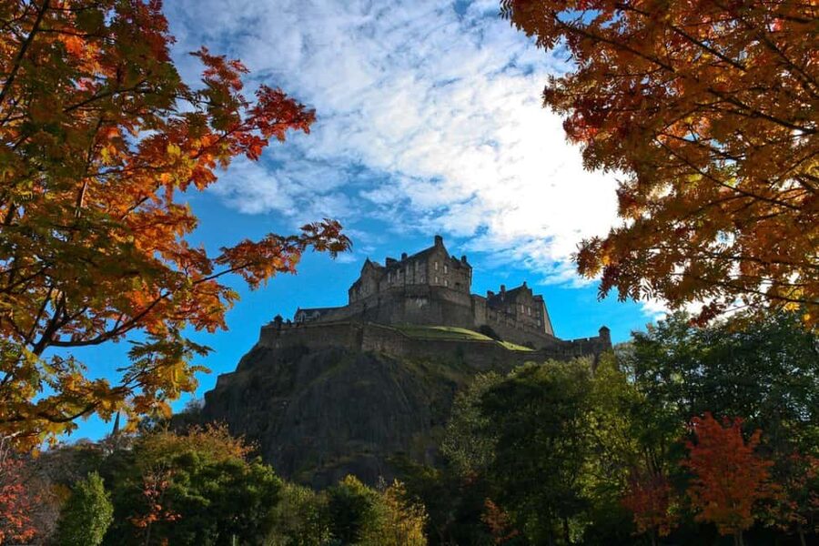 Edinburgh: Private Walking Tour in French with Clémentine - Meeting Adam Smith in the middle of the Royal Mile