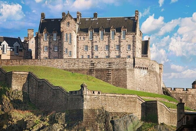 Edinburgh Skip-the-Ticket-Line Castle Walking Tour - What the guide-led portion is really like