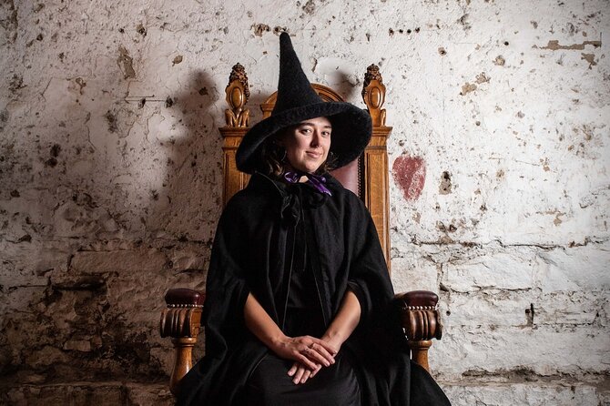 Edinburgh: Witches & Haunted History Walking Tour - Victoria Street and the change in mood
