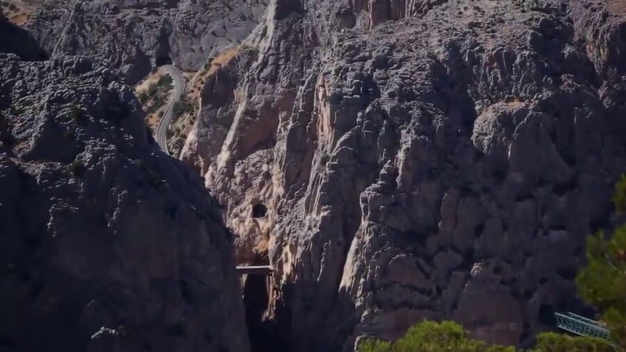El Chorro: Caminito del Rey Gorge Route Guided Walking Tour - The route ends near El Chorro