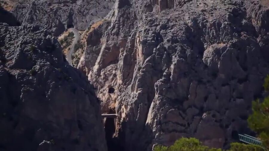 El Chorro: Caminito del Rey Gorge Route Guided Walking Tour - Arriving at the North Access