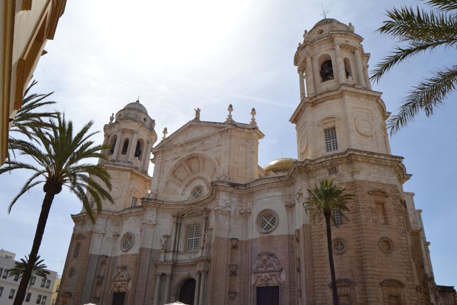 English Cádiz Tour: Walking Tour with Local Guide - Pace, group feel, and hearing the guide