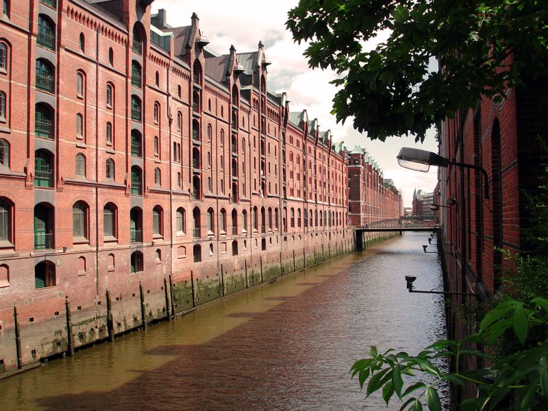English Hamburg City Center Pay-What-You-Want Walking Tour - Key points to know before you book