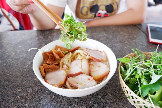 Evening Walking Food Tour, folk game and lantern boat - The lantern boat on the river