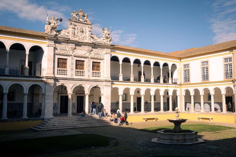 Évora: Private & Flexible Walking Tour in Historic Center - From the aqueduct to Praça do Giraldo