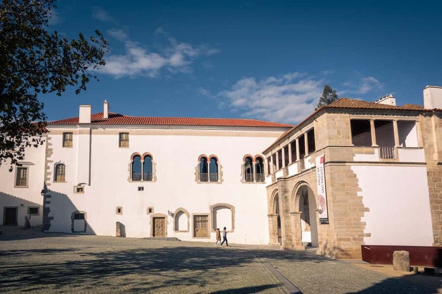 Évora: Private & Flexible Walking Tour in Historic Center - Rua 5 de Outubro and the monumental quarter