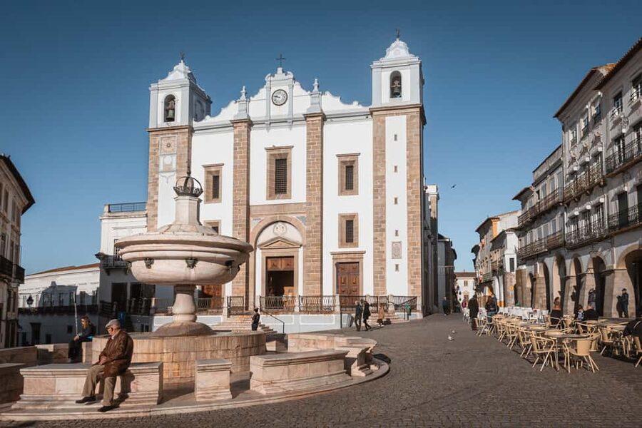 Évora: Private & Flexible Walking Tour in Historic Center - Évora Cathedral and terrace views