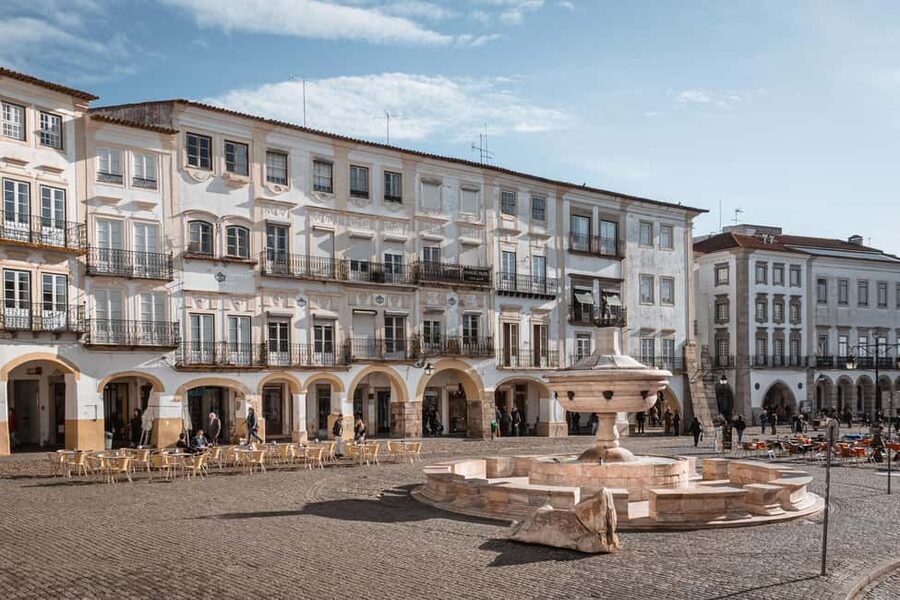 Évora: Private & Flexible Walking Tour in Historic Center - Gardens, the university, and Páteo de São Miguel