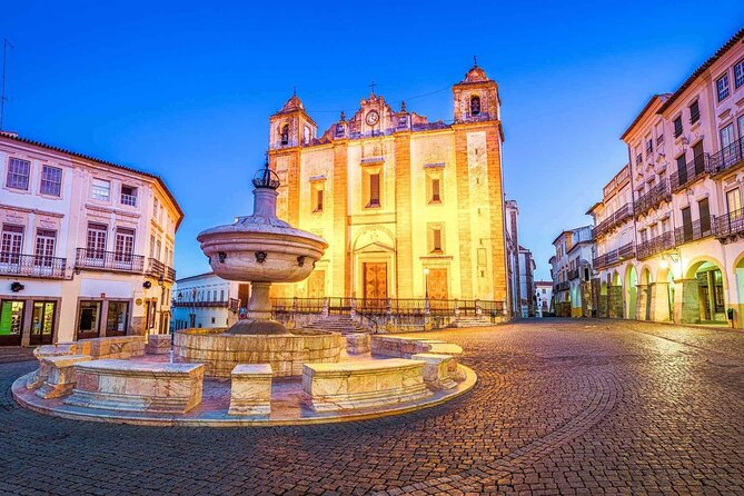 Évora: Private walking tour with tickets to main monuments - Évora Cathedral and its layers of history