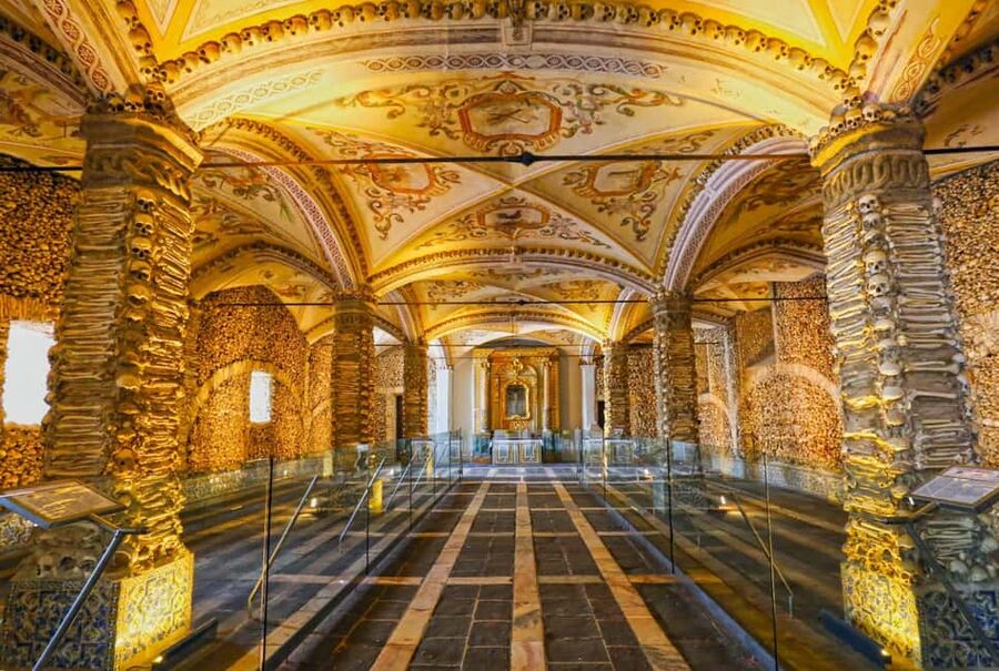 Évora: Private walking tour with tickets to main monuments - Who will get the most from this tour