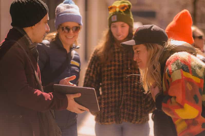 Fan Tribute: Taylor Swift in New York Walking Tour - Shops, snacks, and everyday Taylor connections