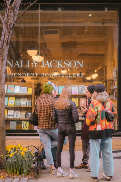 Fan Tribute: Taylor Swift in New York Walking Tour - Matthew’s guiding style and the value of preparation