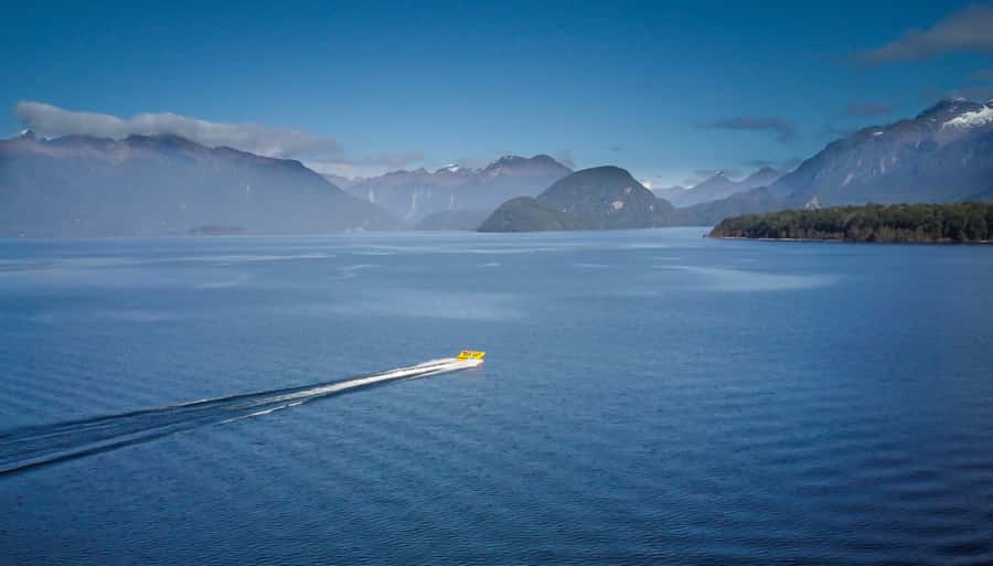 Fiordland: Jet Boat & Nature Walk Experience from Te Anau - Reaching Lake Manapouri by jet boat