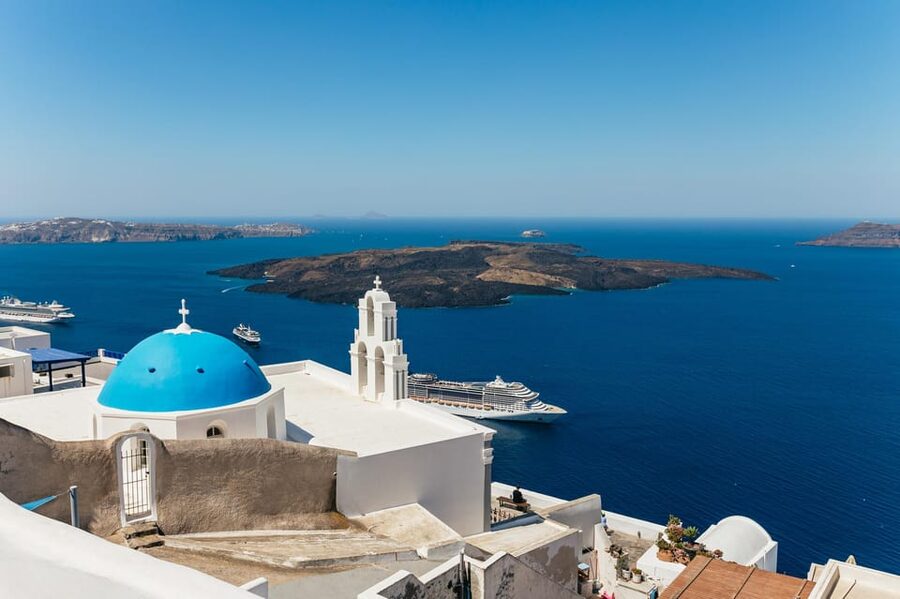 Fira: Guided Foodie Walking Tour with Tastings - Fira’s market and a midday tavern meal