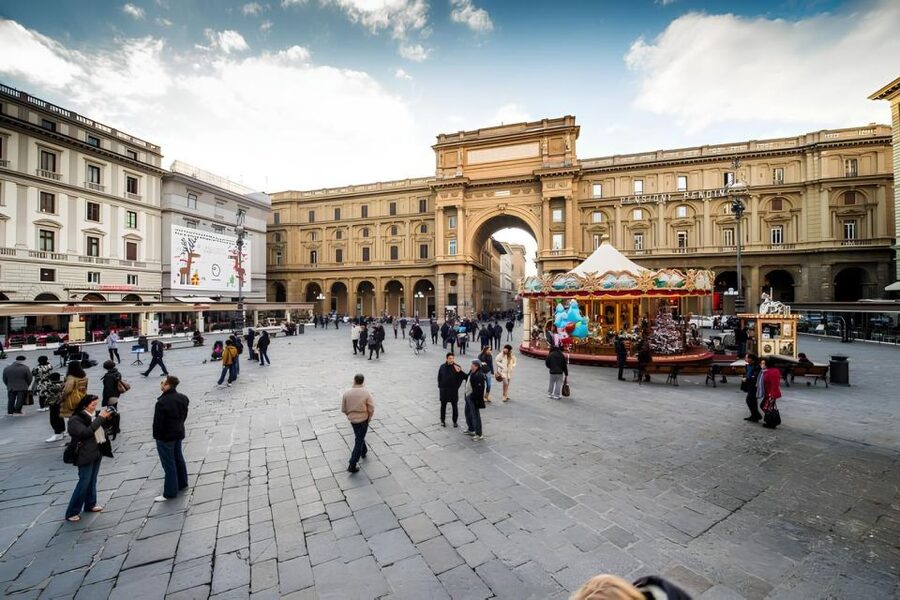 Florence: 2.5 hour Audio Guided Walking Tour led by Host - Starting Near San Lorenzo and the Medici Chapel