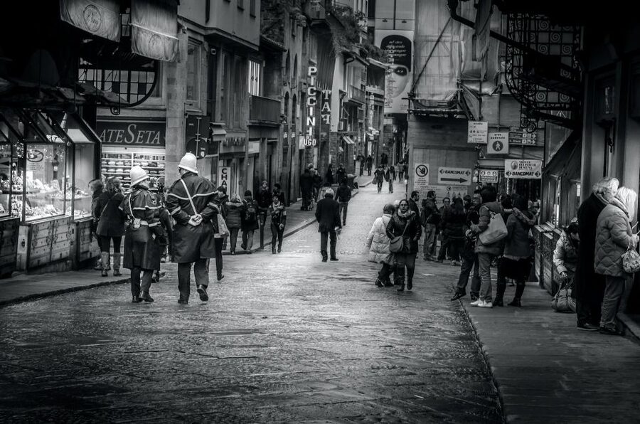 Florence: 2.5 hour Audio Guided Walking Tour led by Host - Pitti Palace and Santa Felicita