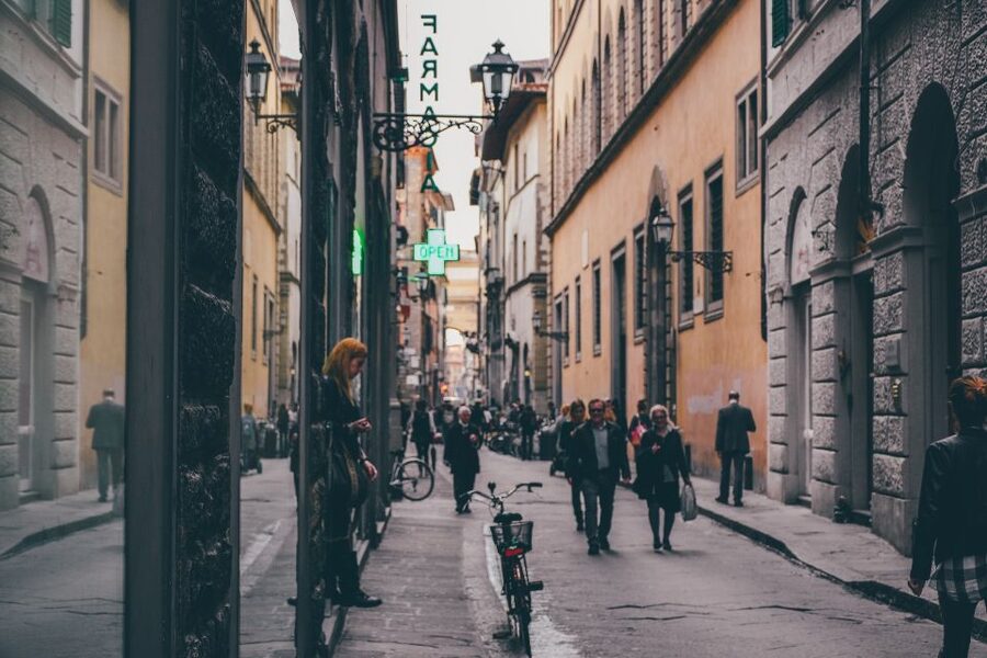 Florence: 2.5 hour Audio Guided Walking Tour led by Host - Ponte Vecchio and the Vasari Corridor