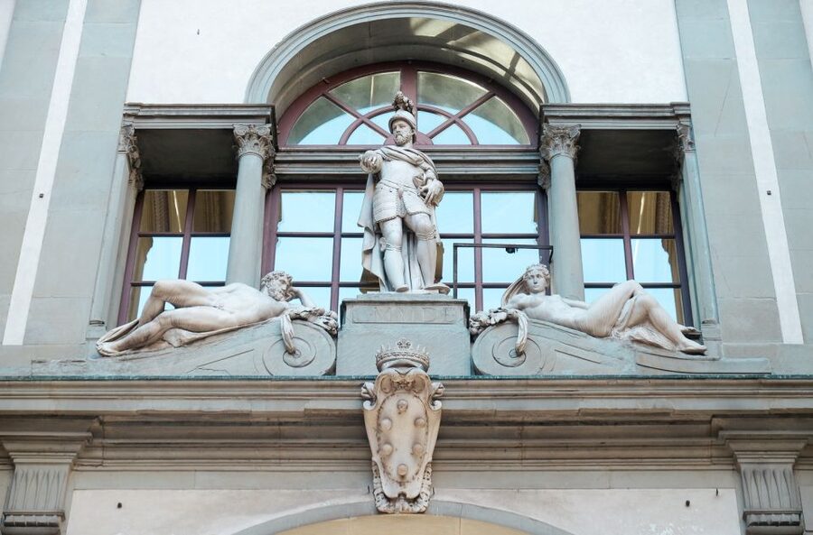 Florence: Accademia, Uffizi, and City Center Walking Tour - The walk through Florence between the galleries