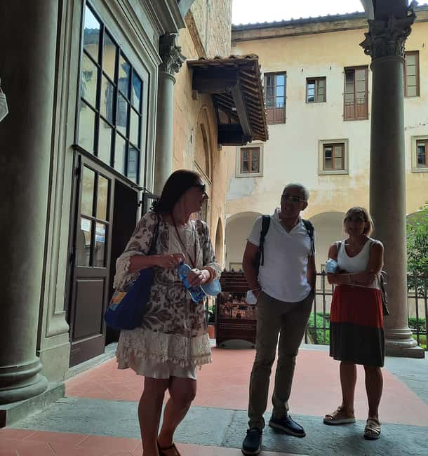 Florence: Dan Brown's Inferno 2-Hour Walking Tour - A small group and several guide languages