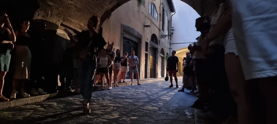 Florence: Dark Mysteries and Legends Guided Walking Tour - Old streets and stories of violence