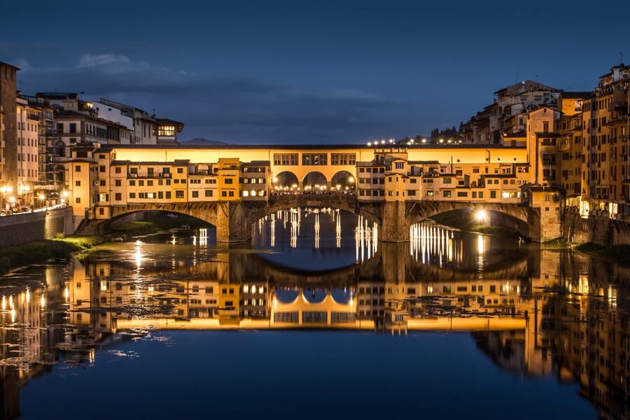 Florence: Dark Secrets & Scandals Evening Walking Tour - Palazzo Buondelmonti and Borgo Santi Apostoli
