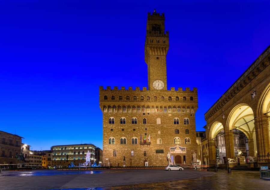 Florence: Dark Secrets & Scandals Evening Walking Tour - Palazzo Pitti and the story of Bianca Cappello