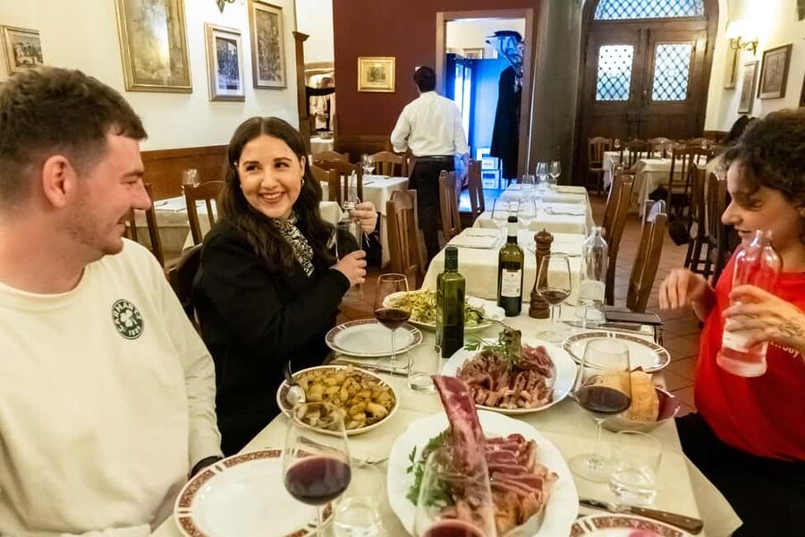 Florence: Food Walking Tour with Local Steak and Tuscan Wine - Handmade ravioli and the Oltrarno mood