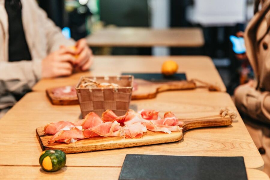 Florence: Tuscan Food and Wine Guided Walking Tour - The city between the food stops