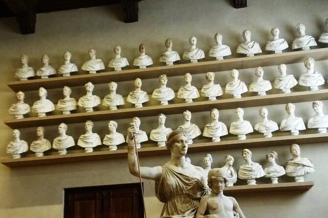 Florence Walking Tour with Accademia, Uffizi & Lunch - San Lorenzo, the Medici, and the Duomo