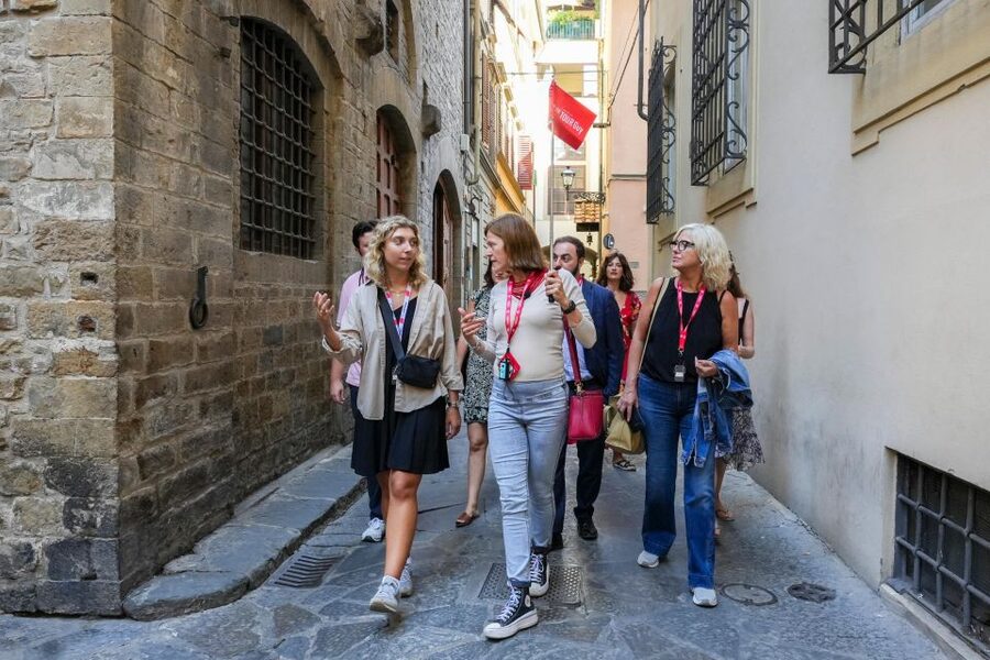 Florence: Walking Tour with David, Duomo & Uffizi Gallery - Meeting Michelangelo’s David at the Accademia