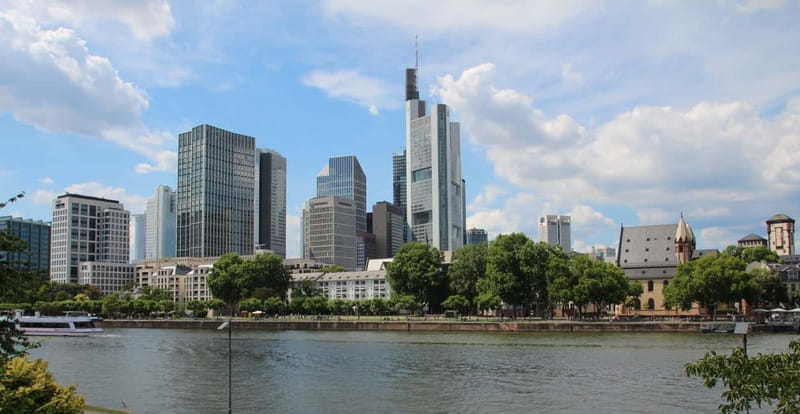 Frankfurt: Private or Shared Walking Tour - Starting at the Justitia-Brunnen in Römerberg