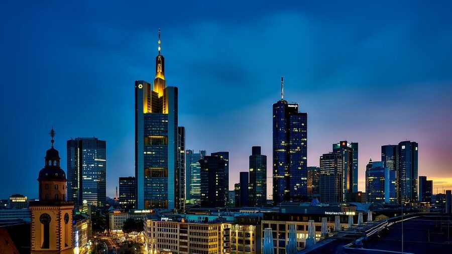 Frankfurt: Private Walking Tour with a Local - Old Frankfurt, old walls, and the Main River