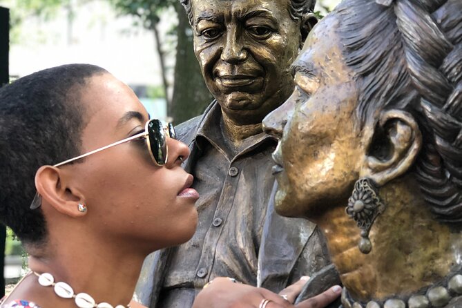Frida Kahlo VIP [Museum Tickets Included] Walk, Markets & Churros - The guides make or break the walking portion