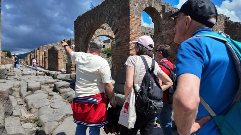 From Naples: Guided tour of Pompeii skip-the-line and round-trip train - Key points at a glance