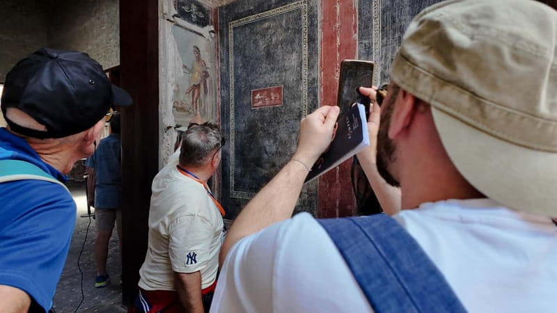 From Naples: Guided tour of Pompeii skip-the-line and round-trip train - Why Pompeii works best with a guide