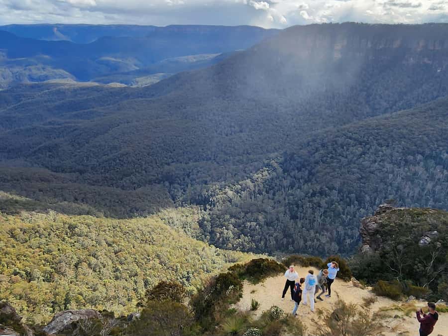 From Sydney: Blue Mountains Tour with Waterfall Walk & Lunch - The guide can shape the whole experience