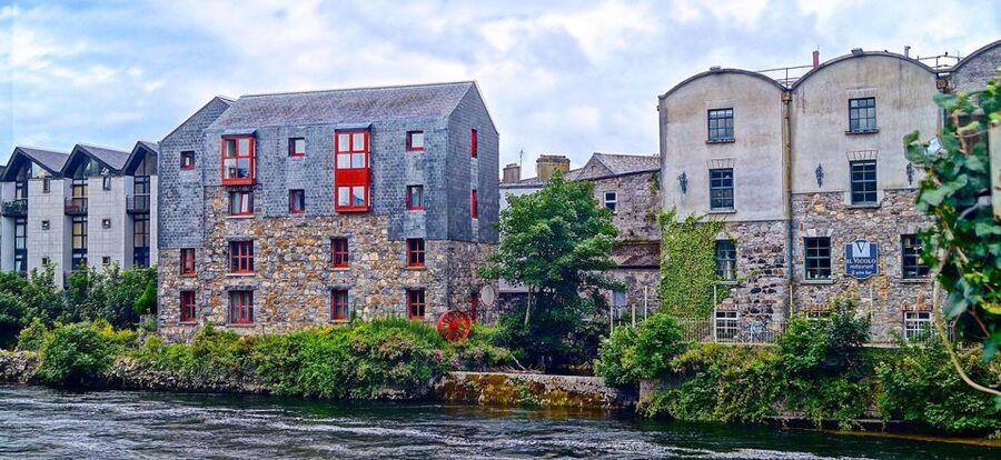 Galway City: Guided 1.5-Hour Walking Tour - Medieval Galway through walls, castles, and church doors