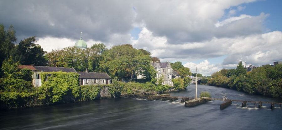 Galway City: Guided 1.5-Hour Walking Tour - Spanish Arch, the sea, and the Claddagh