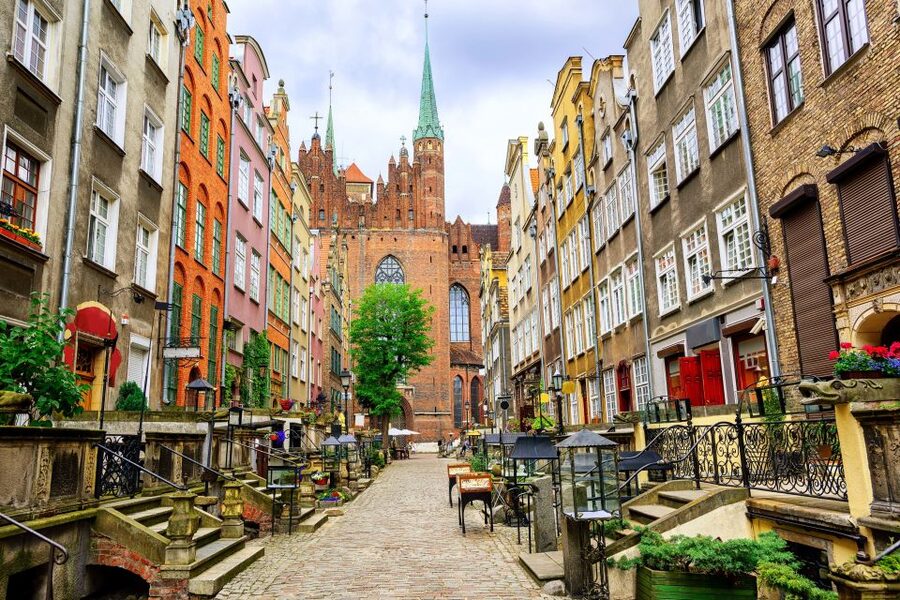 Gdańsk: Old Town Private Walking Tour with Legends and Facts - What the guides add to the experience