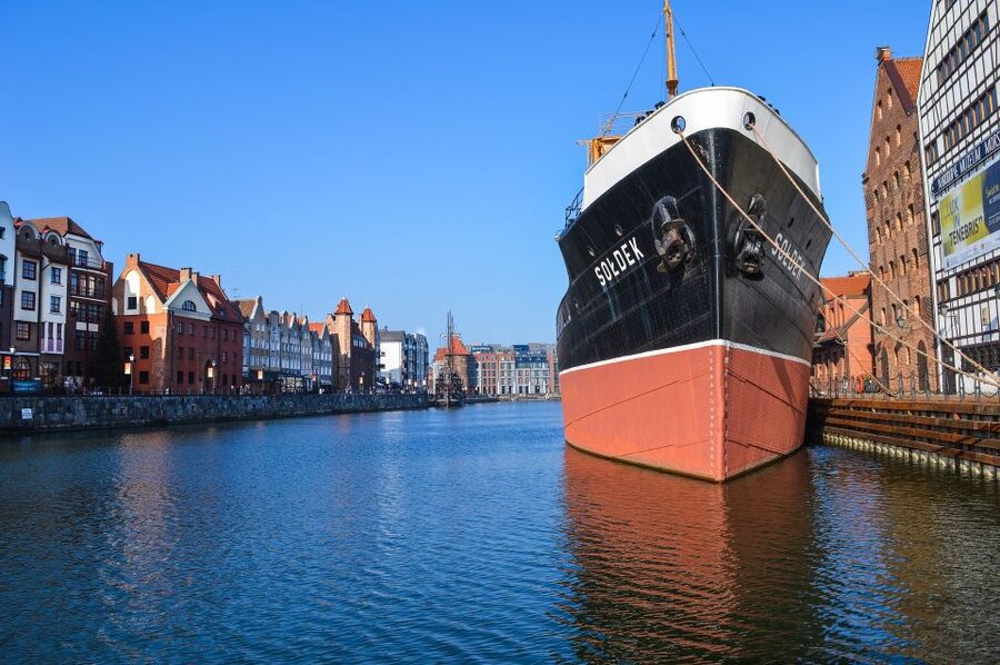 Gdańsk: Old Town Private Walking Tour with Legends and Facts - The Great Armoury and the end of the two-hour route