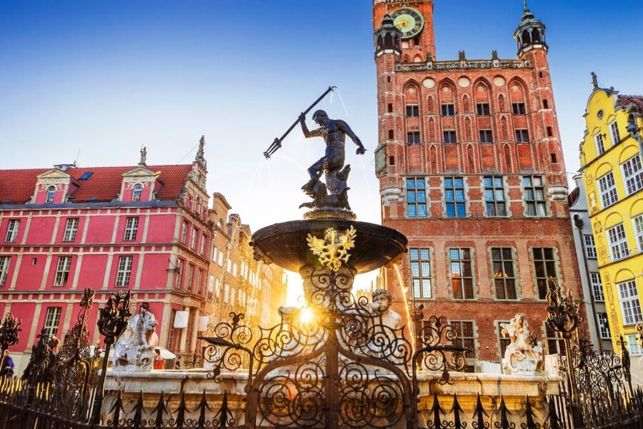 Gdańsk: Old Town Private Walking Tour with Legends and Facts - Three hours, warehouses and river islands