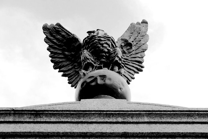 Genteel and Bard's Savannah Dark History and Ghost Encounter Walking Tour - Chippewa Square and the secret at the inn