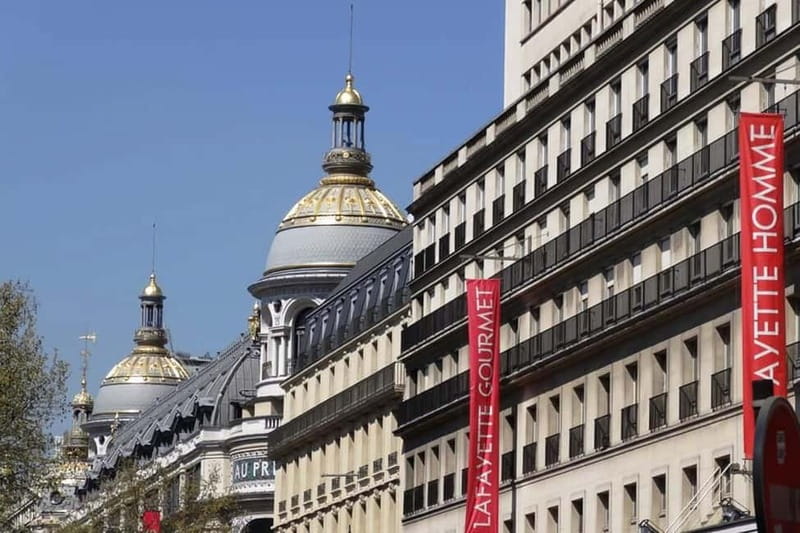 German private Walking Tour through Montmartre & Passages - Key points at a glance