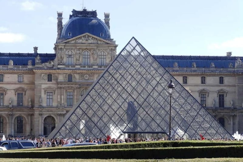 German private Walking Tour through Montmartre & Passages - From Montmartre to the Grands Boulevards