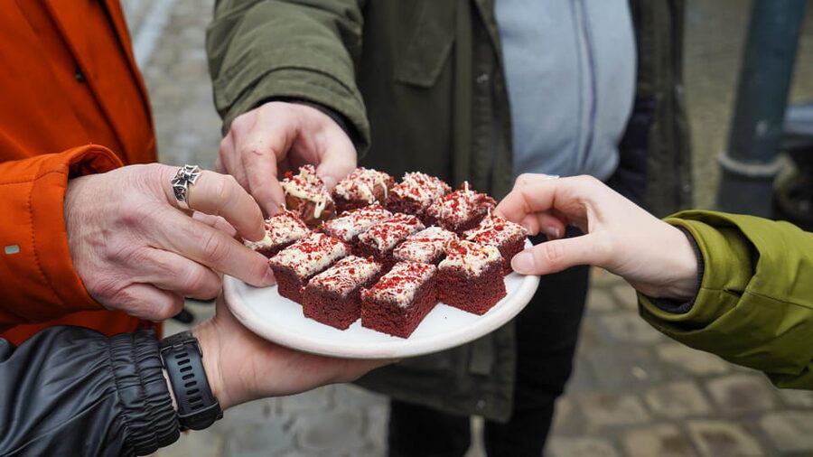 Ghent: Belgian Chocolate Walking Tour with Tastings - City stories between the chocolate stops